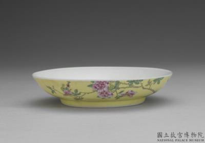 图片[2]-Dish with flowers in yellow ground of falangcai painted enamels, Qing dynasty, Yongzheng reign (1723-1735)-China Archive